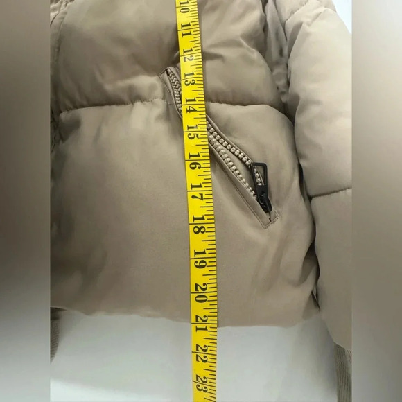 Pink Diamond Giselle Puffer Jacket small - Picture 10 of 16